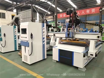 CNC router Angola s měničem nástrojů byl připraven. Děkujeme za důvěru a podp...